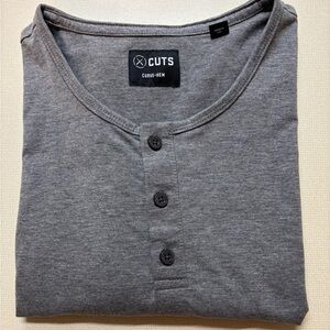 Cuts Men's Long Sleeve, Heather Gray, Henley Curve-Hem Shirt. Like new!